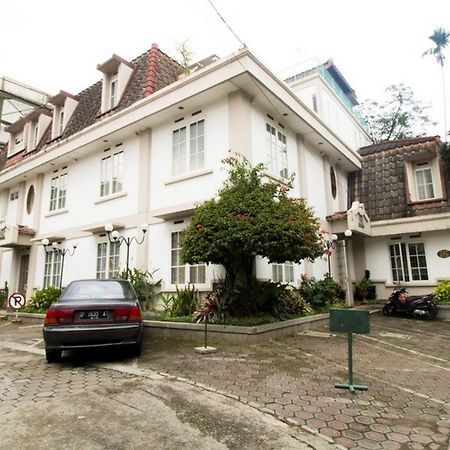 Reddoorz Plus Near Parahyangan University Bandung Esterno foto